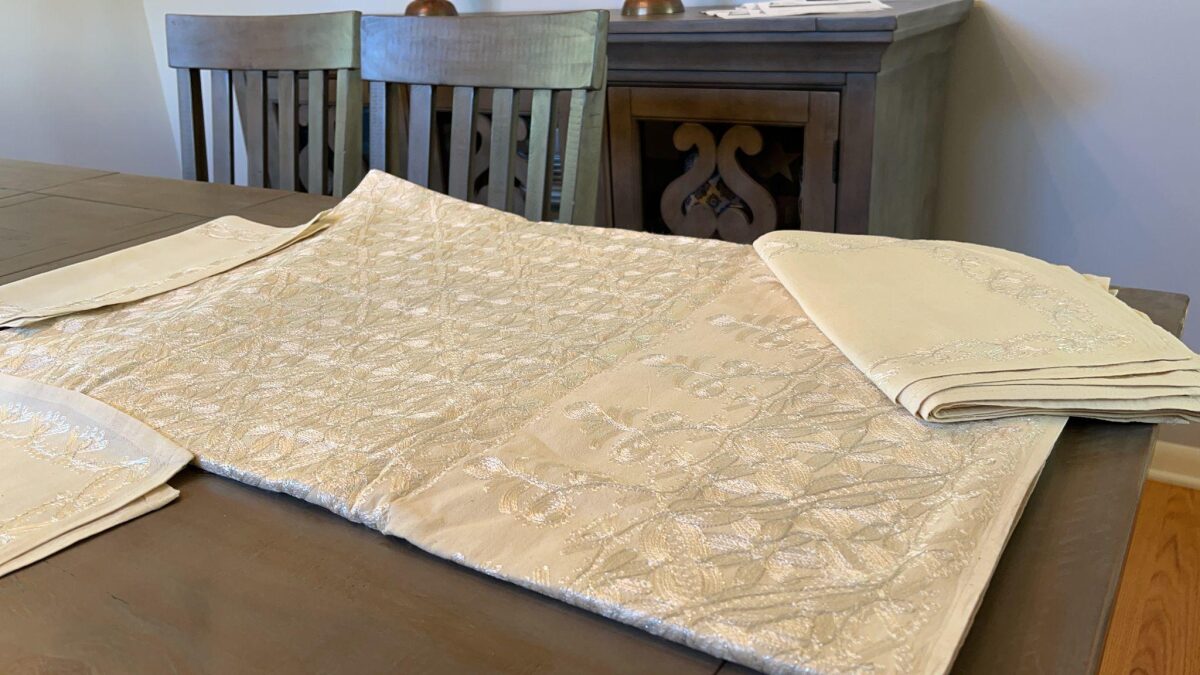 OBLONG TABLECLOTHE 6 PERSON200*140 CM